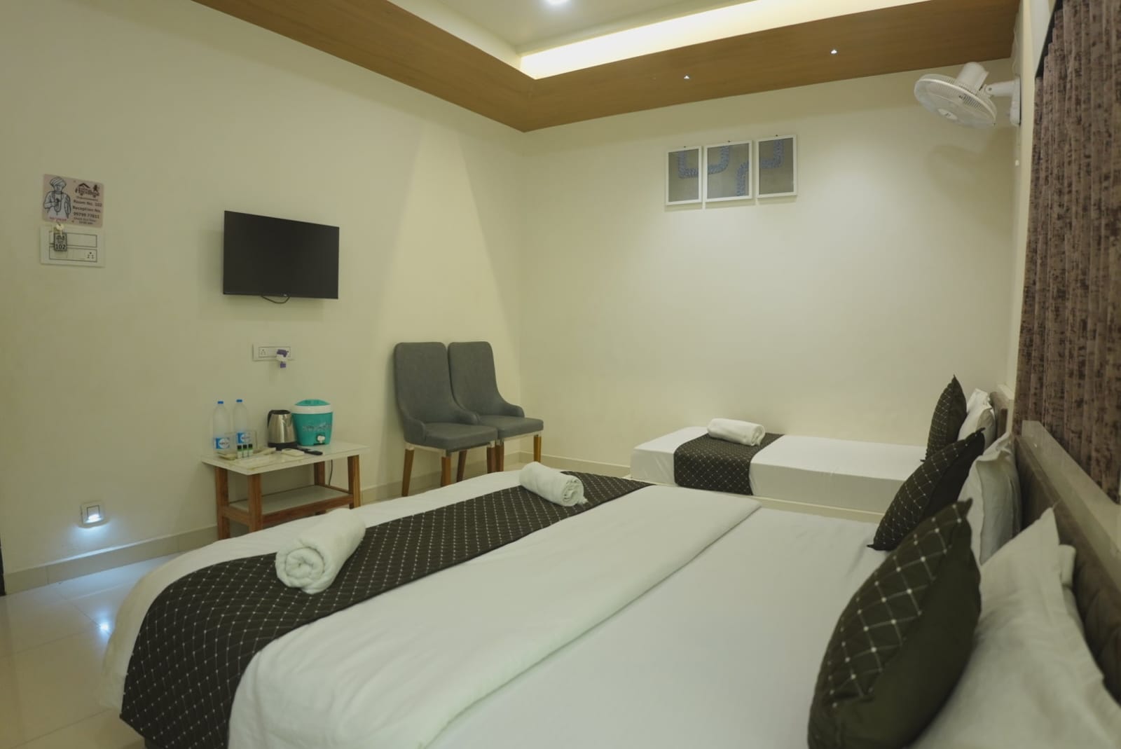 Deluxe 3 Bed AC Family Room at Hotel Ayodhya